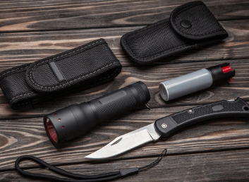FLASHLIGHT & MULTI-TOOLS